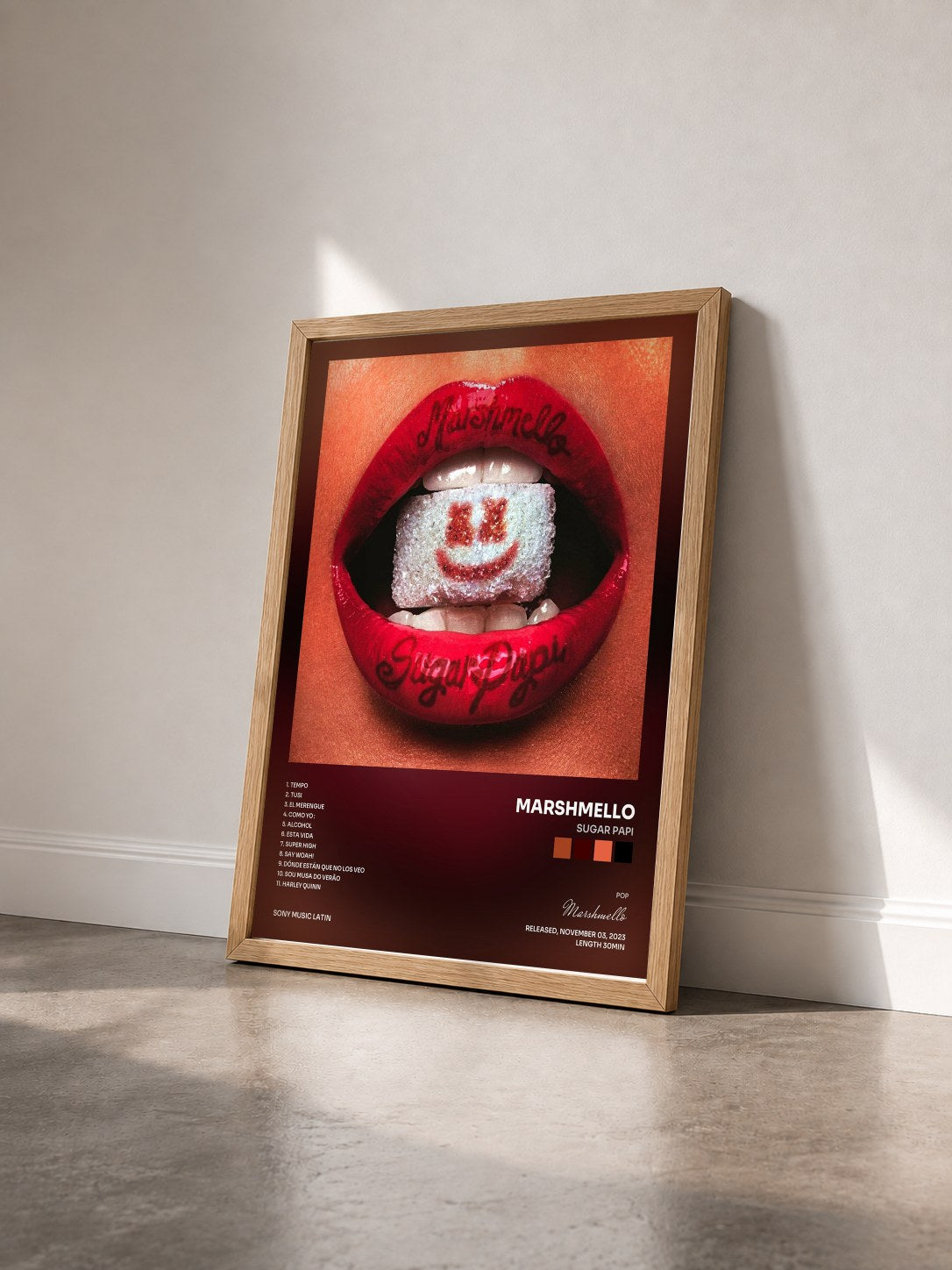#bois Tableau de l'album Sugar Papi de Marshmello vu de trois quarts, cadre en bois brut