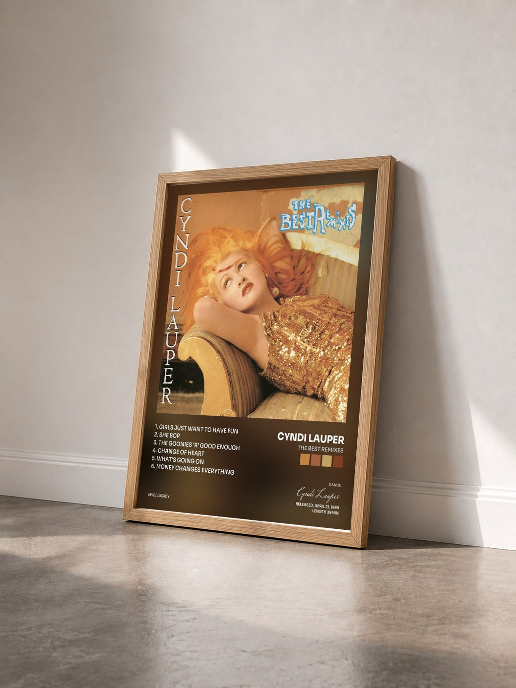 #bois Tableau de l'album The Best Remixes de Cyndi Lauper vu de trois quarts, cadre en bois brut