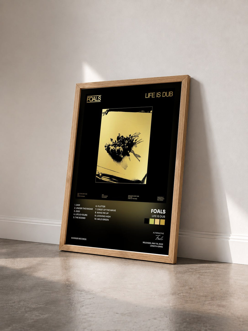 #bois Tableau de l'album Life Is Dub de Foals vu de trois quarts, cadre en bois brut