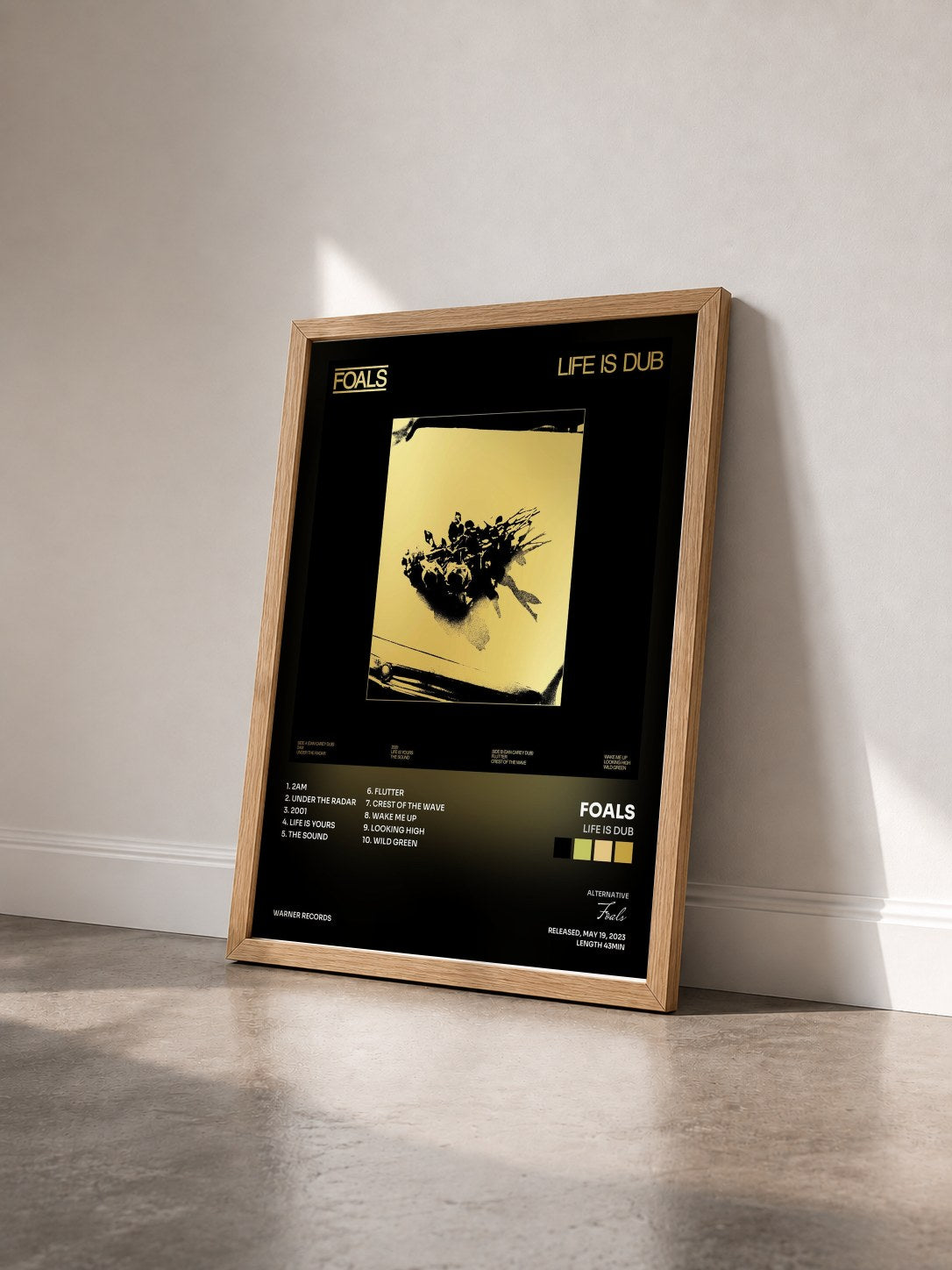 #bois Tableau de l'album Life Is Dub de Foals vu de trois quarts, cadre en bois brut
