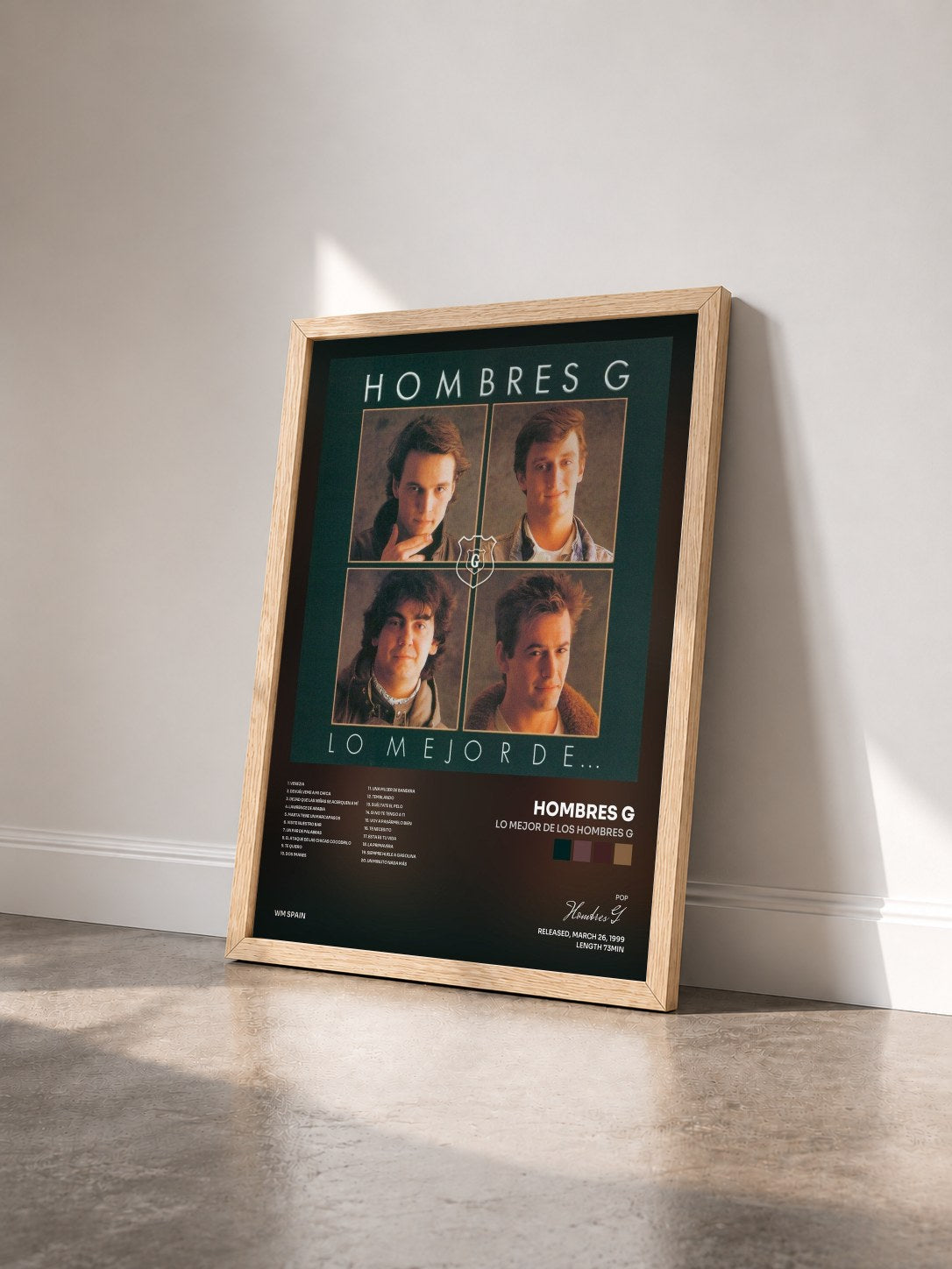 #bois Tableau de l'album Lo Mejor De Los Hombres G de Hombres G vu de trois quarts, cadre en bois brut