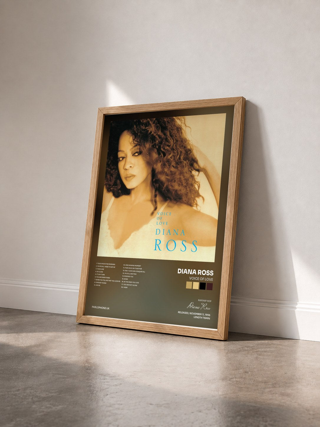#bois Tableau de l'album Voice of Love de Diana Ross vu de trois quarts, cadre en bois brut