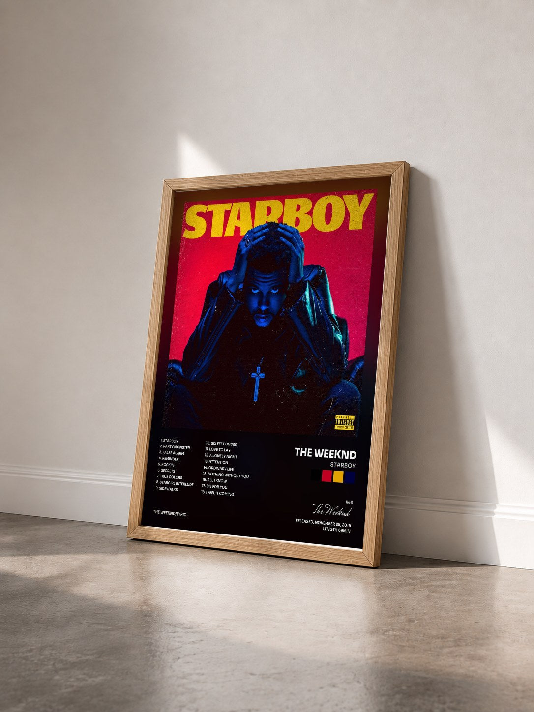 #bois Tableau de l'album Starboy de The Weeknd vu de trois quarts, cadre en bois brut