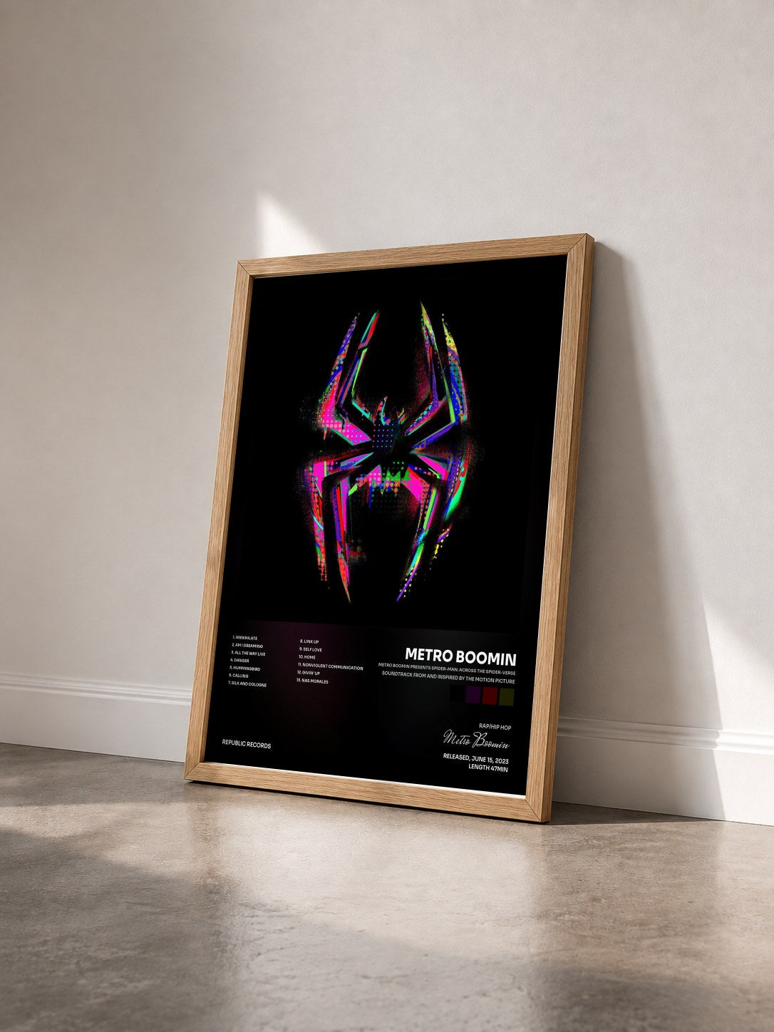 #bois Tableau de l'album METRO BOOMIN PRESENTS SPIDER-MAN: ACROSS THE SPIDER-VERSE (SOUNDTRACK FROM AND INSPIRED BY THE MOTION PICTURE) de Metro Boomin vu de trois quarts, cadre en bois brut