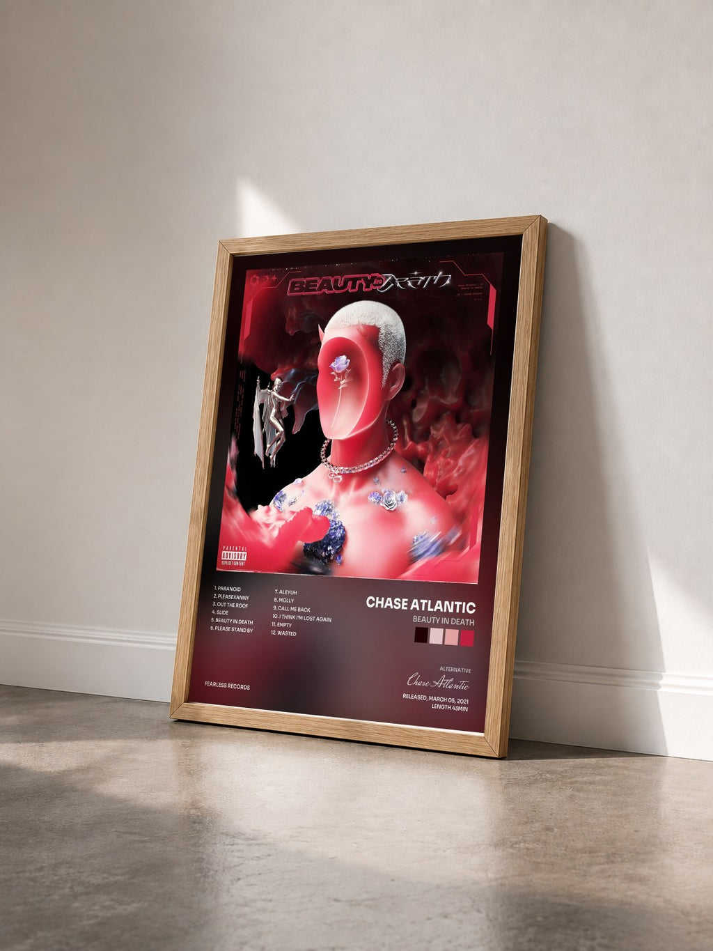 #bois Tableau de l'album BEAUTY IN DEATH de Chase Atlantic vu de trois quarts, cadre en bois brut