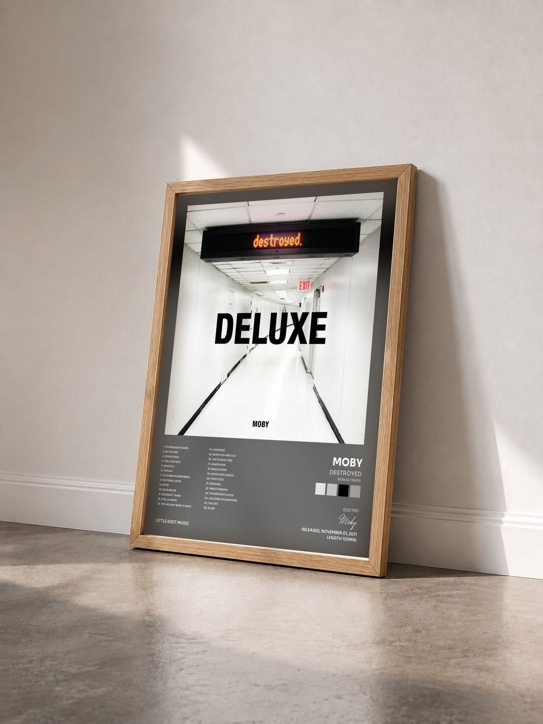 #bois Tableau de l'album Destroyed (Bonus Track) de Moby vu de trois quarts, cadre en bois brut
