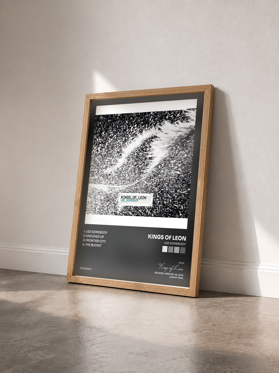 #bois Tableau de l'album Use Somebody de Kings of Leon vu de trois quarts, cadre en bois brut