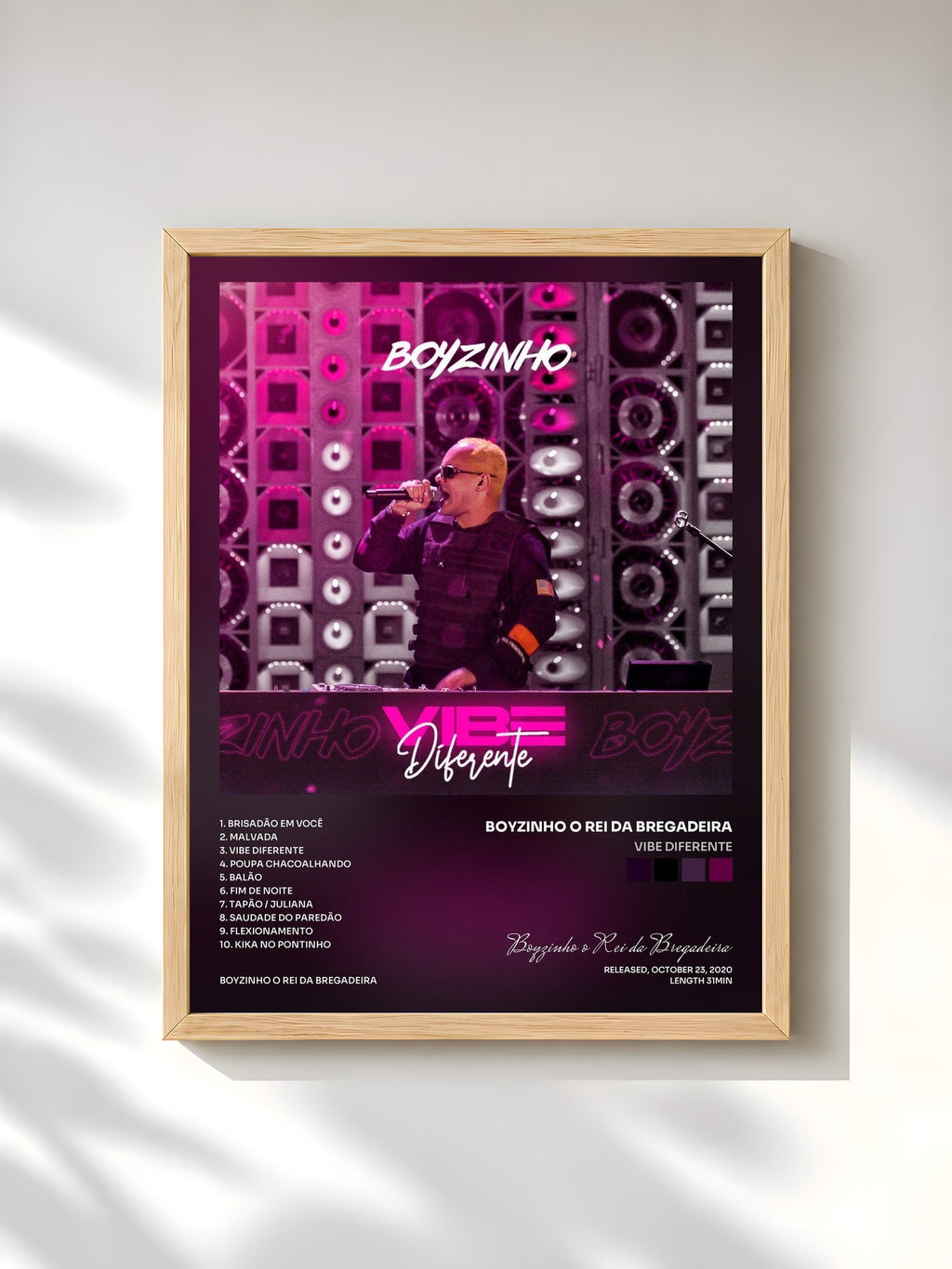 #bois Tableau de l'album Vibe Diferente de Boyzinho o Rei da Bregadeira, cadre en bois brut, imprimé et encadré en France