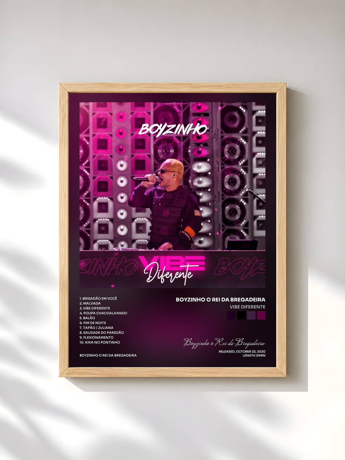 #bois Tableau de l'album Vibe Diferente de Boyzinho o Rei da Bregadeira, cadre en bois brut, imprimé et encadré en France