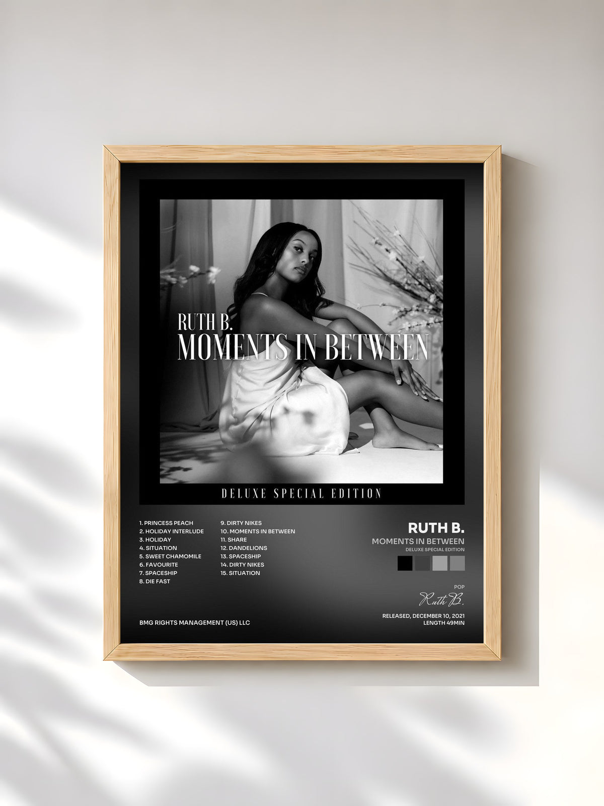 #bois Tableau de l'album Moments in Between (Deluxe Special Edition) de Ruth B., cadre en bois brut, imprimé et encadré en France
