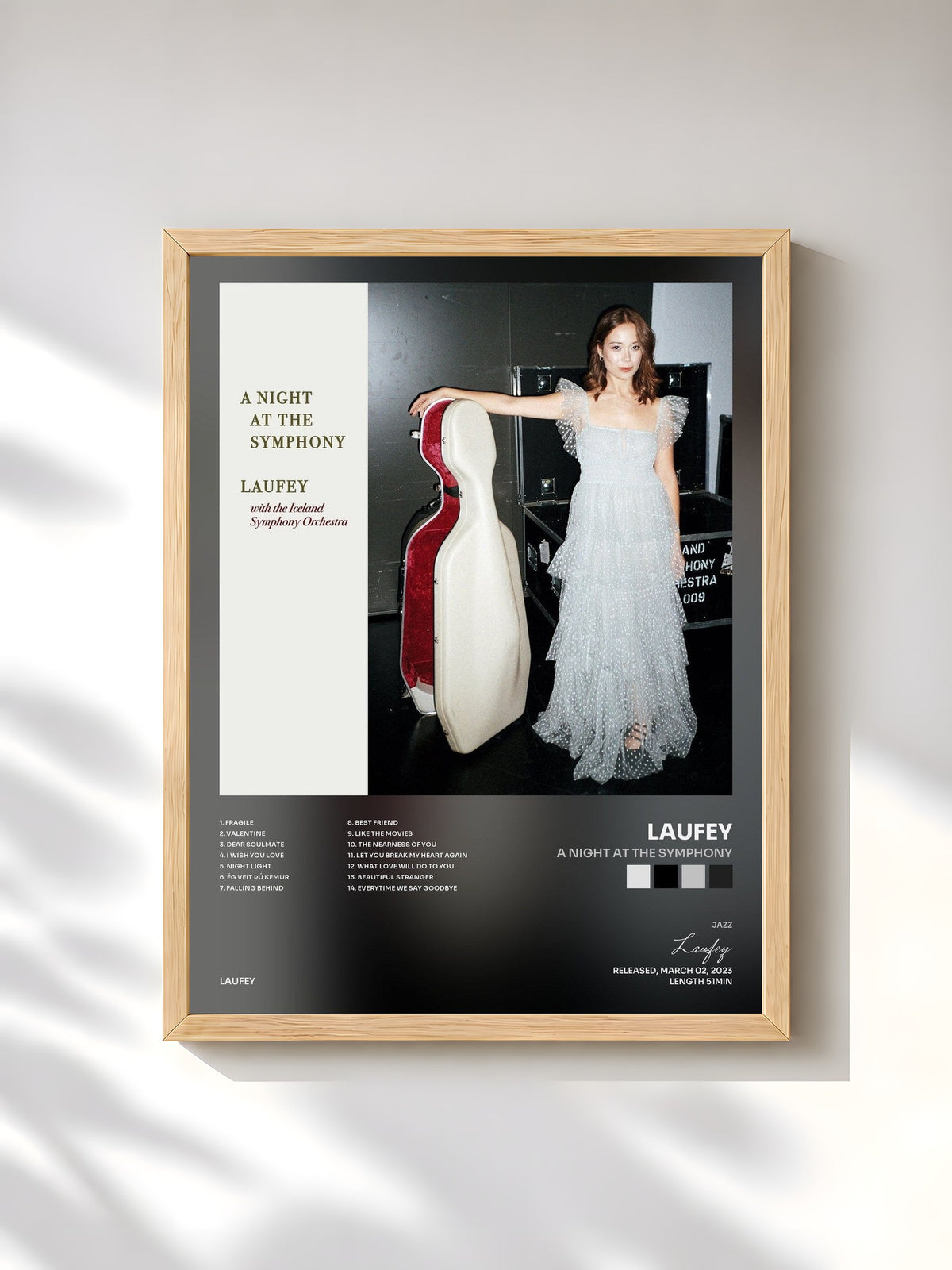 #bois Tableau de l'album A Night At The Symphony de Laufey, cadre en bois brut, imprimé et encadré en France