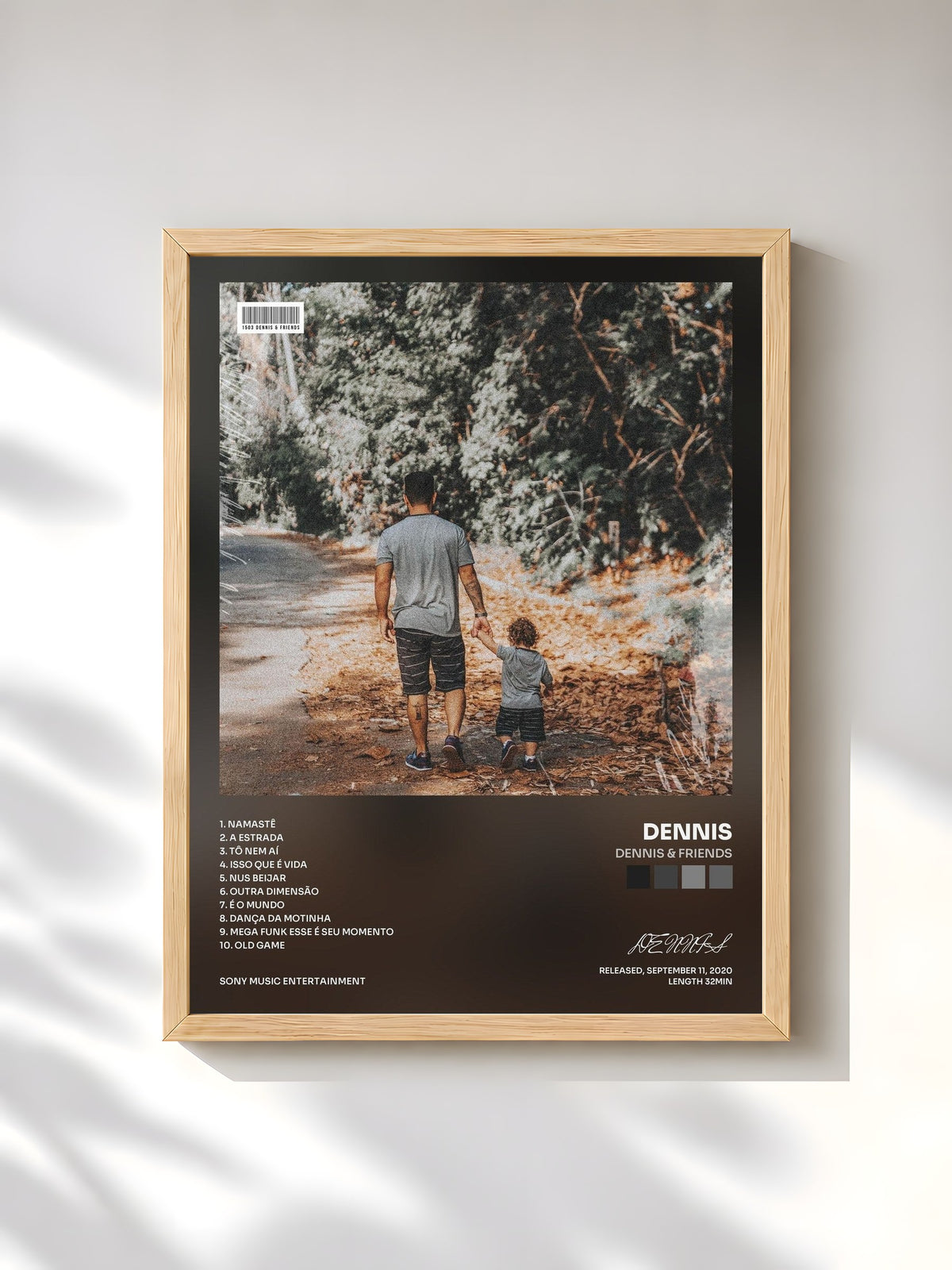 #bois Tableau de l'album Dennis & Friends de DENNIS, cadre en bois brut, imprimé et encadré en France
