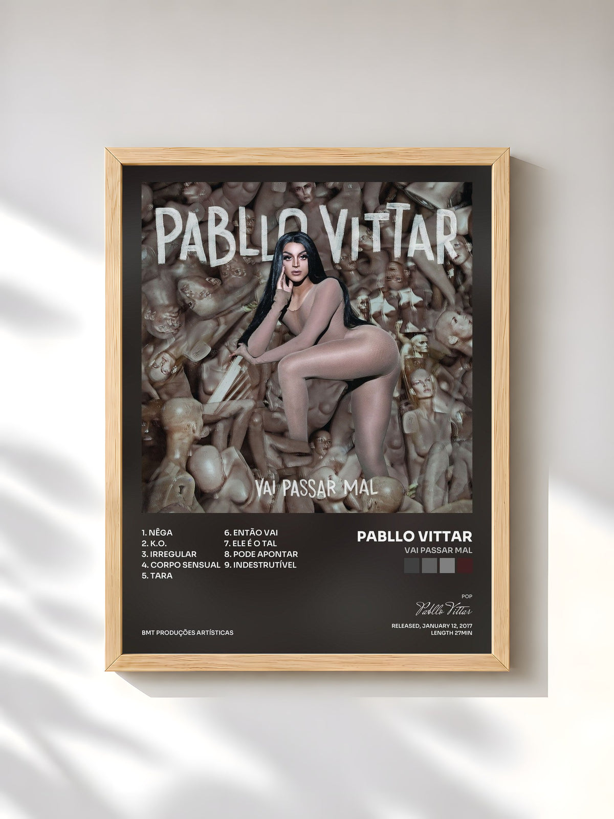 #bois Tableau de l'album Vai Passar Mal de Pabllo Vittar, cadre en bois brut, imprimé et encadré en France