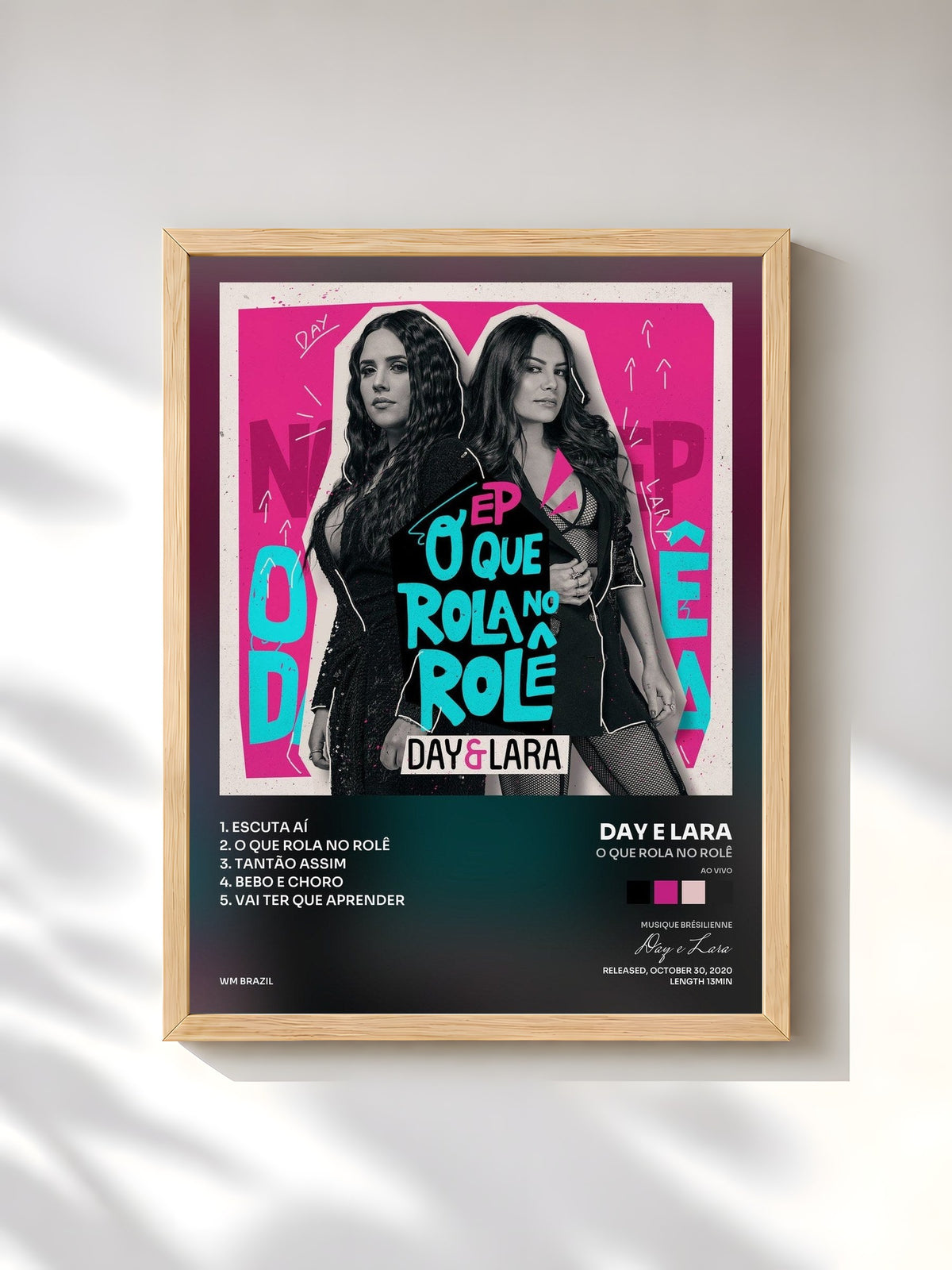 #bois Tableau de l'album O que Rola no Rolê (Ao vivo) de Day e Lara, cadre en bois brut, imprimé et encadré en France