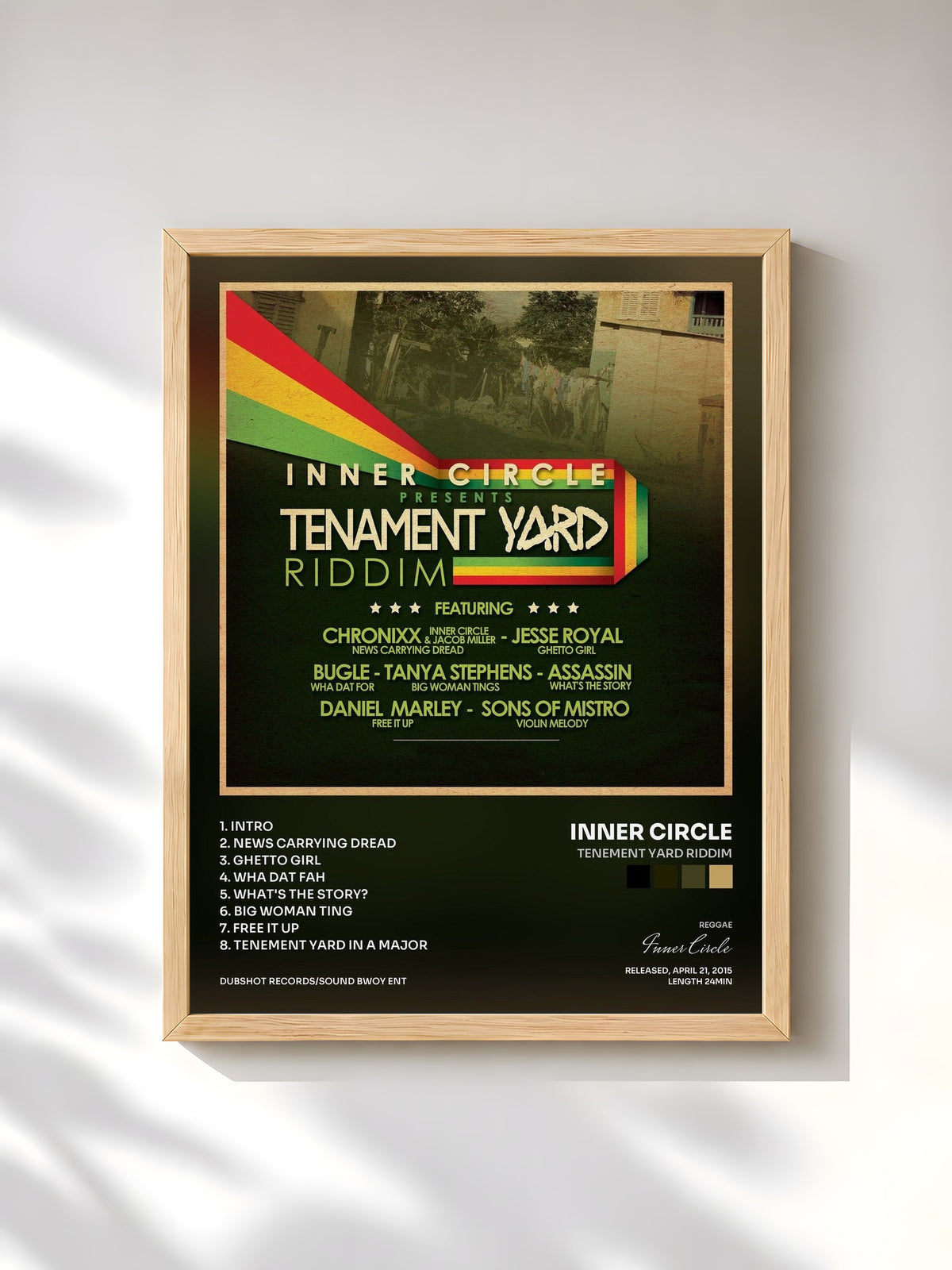 #bois Tableau de l'album Tenement Yard Riddim de Inner Circle, cadre en bois brut, imprimé et encadré en France