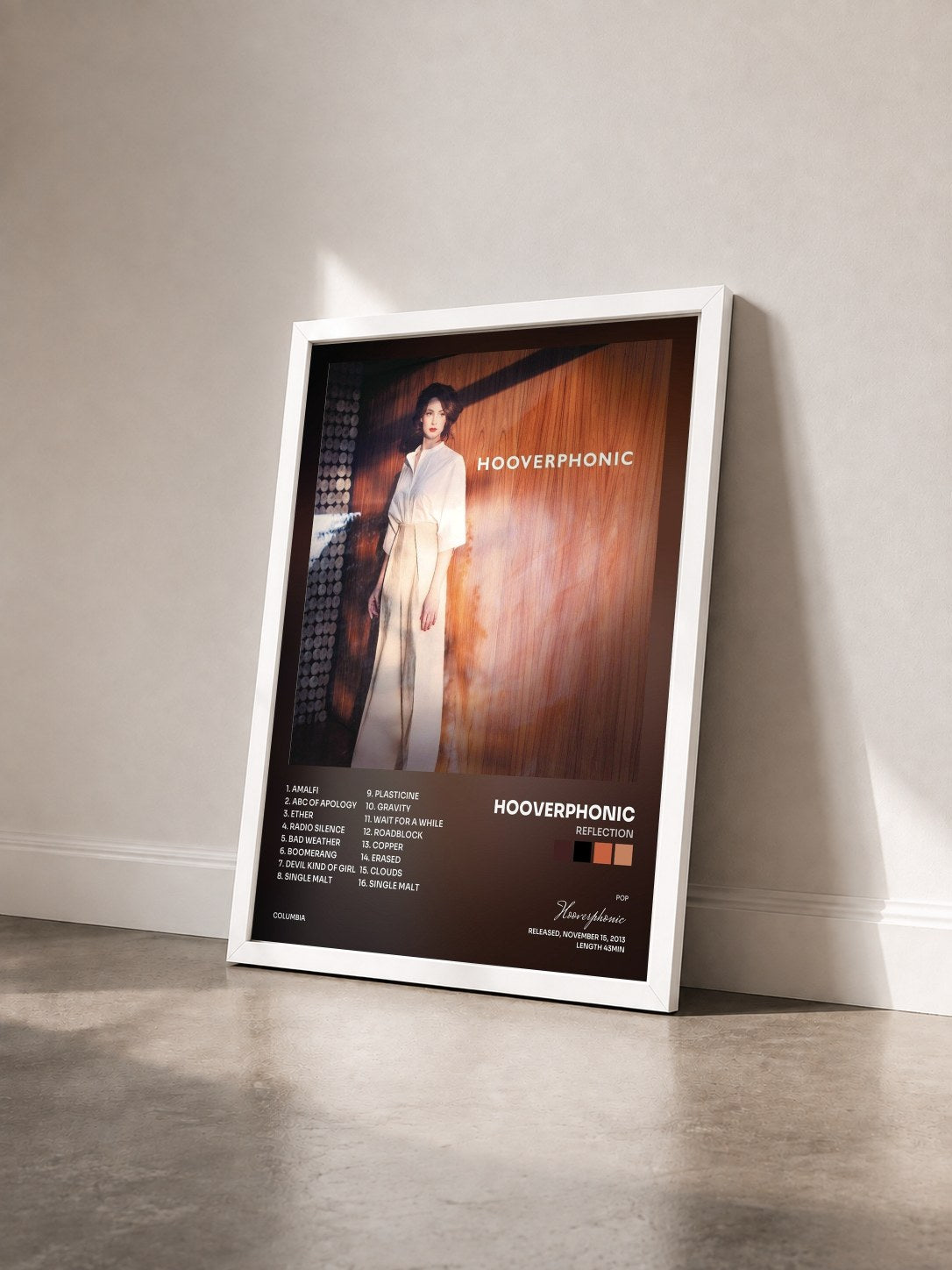 #blanc Tableau de l'album Reflection de Hooverphonic vu de trois quarts, cadre blanc
