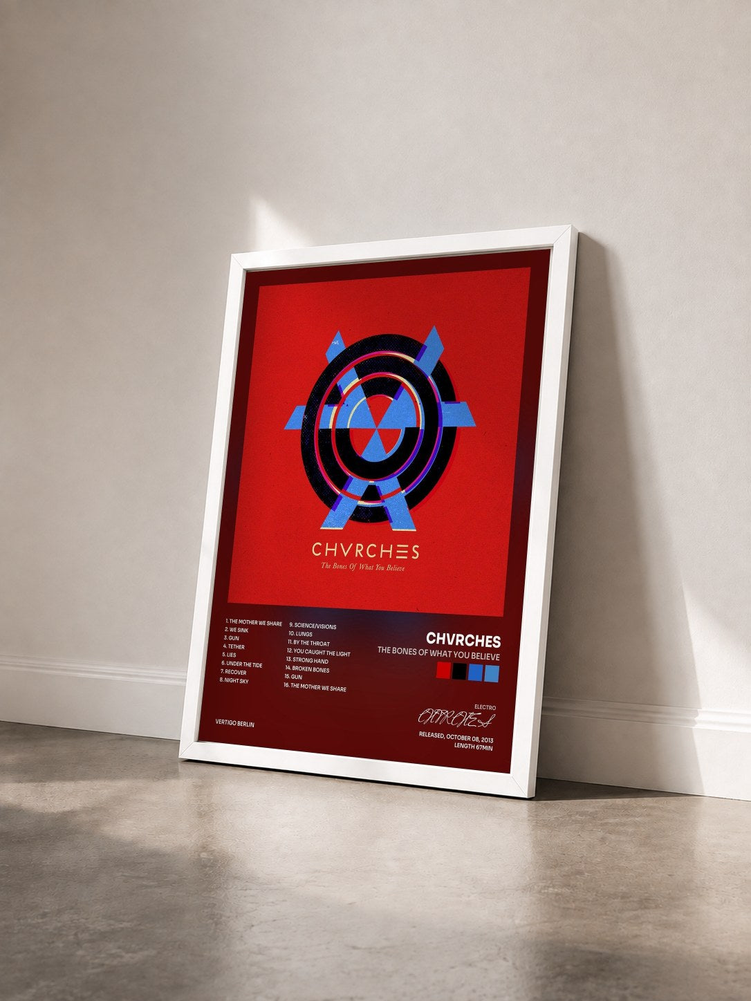 #blanc Tableau de l'album The Bones Of What You Believe de CHVRCHES vu de trois quarts, cadre blanc