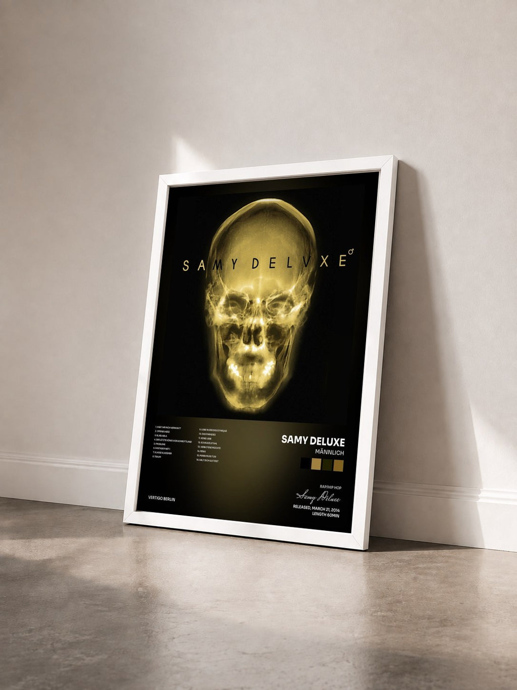 #blanc Tableau de l'album Männlich de Samy Deluxe vu de trois quarts, cadre blanc