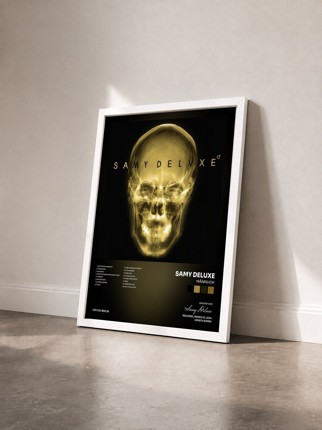 #blanc Tableau de l'album Männlich de Samy Deluxe vu de trois quarts, cadre blanc