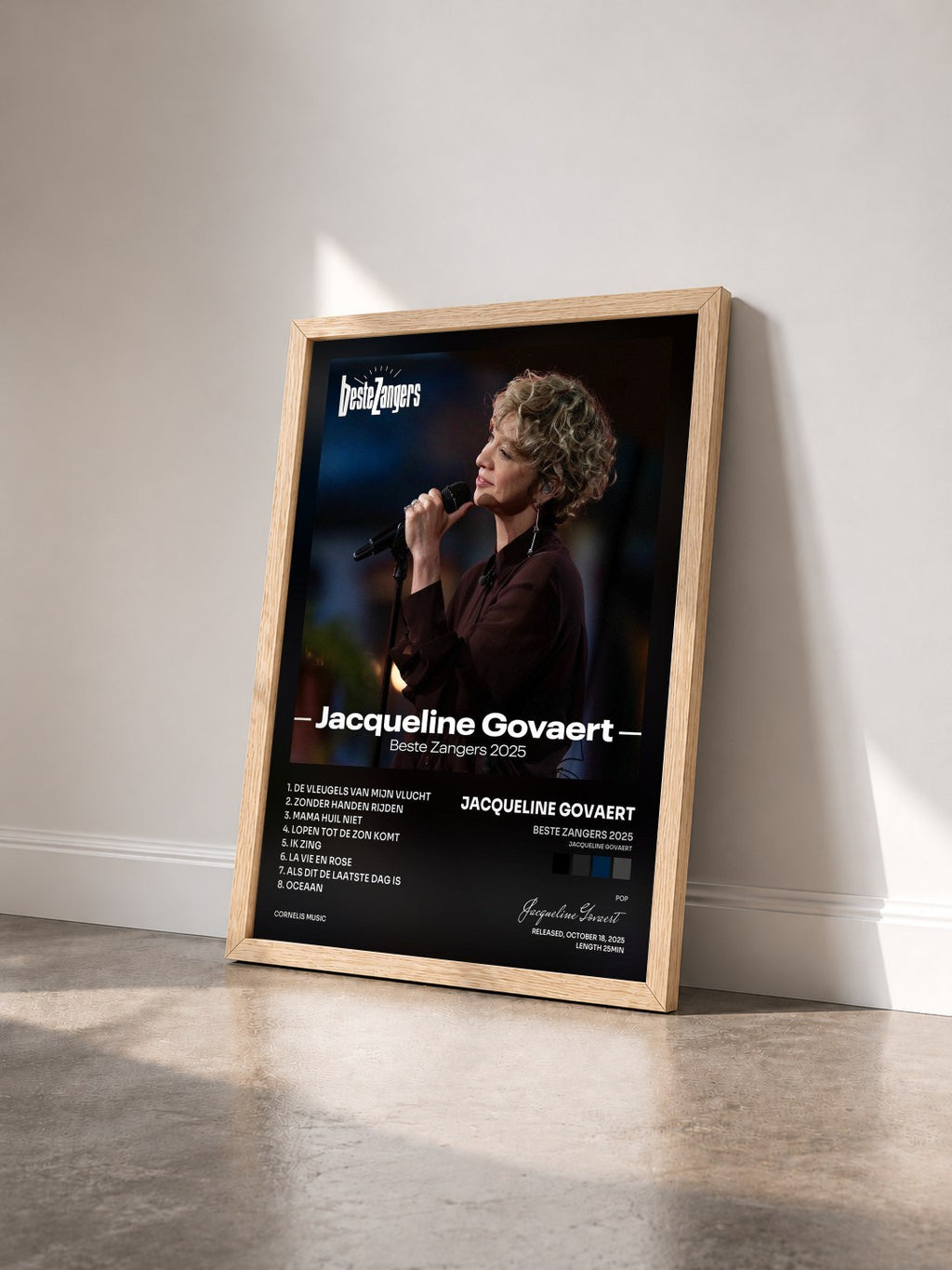 #bois Tableau de l'album Beste Zangers 2025 (Jacqueline Govaert) de Jacqueline Govaert vu de trois quarts, cadre en bois brut