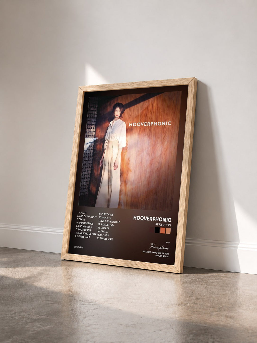#bois Tableau de l'album Reflection de Hooverphonic vu de trois quarts, cadre en bois brut