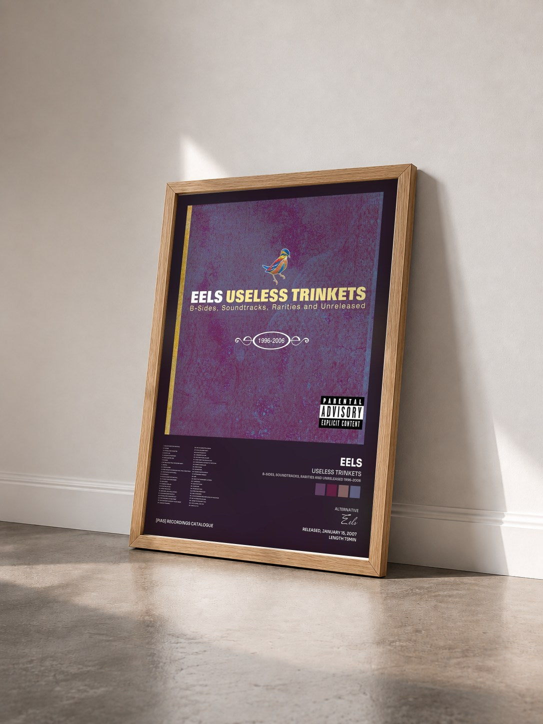 #bois Tableau de l'album Useless Trinkets (B-Sides, Soundtracks, Rarities and Unreleased 1996-2006) de Eels vu de trois quarts, cadre en bois brut