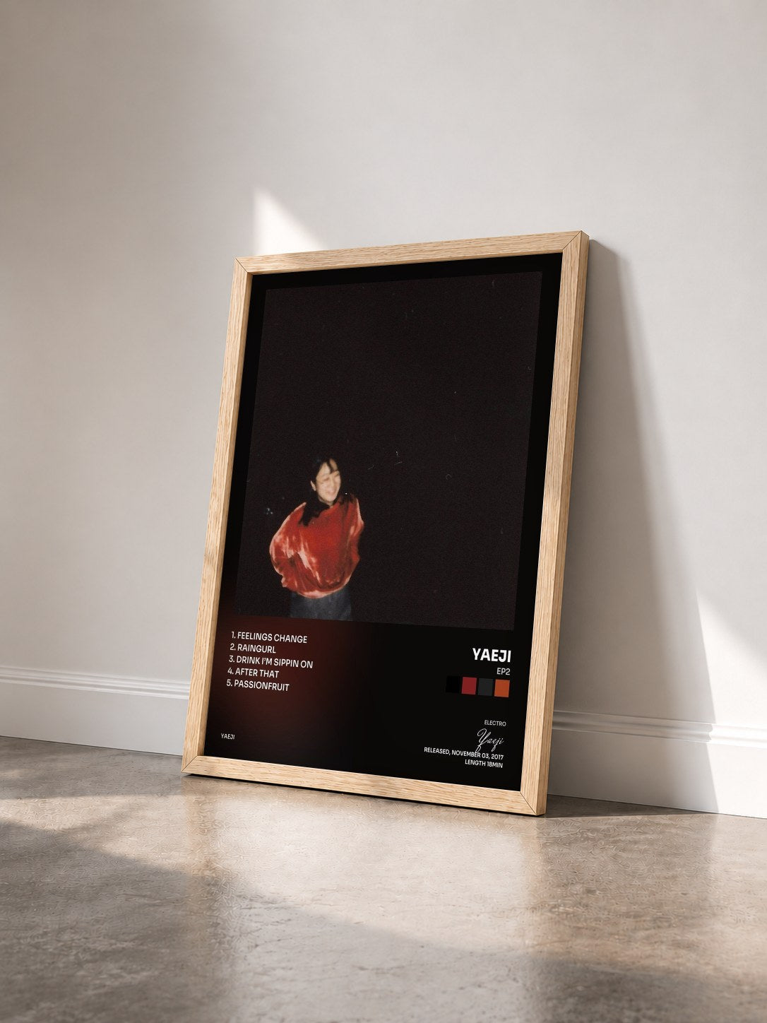 #bois Tableau de l'album EP2 de Yaeji vu de trois quarts, cadre en bois brut