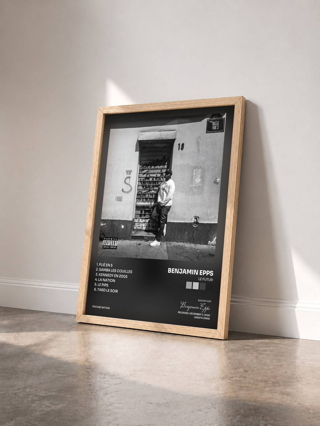 #bois Tableau de l'album Le futur de Benjamin Epps vu de trois quarts, cadre en bois brut