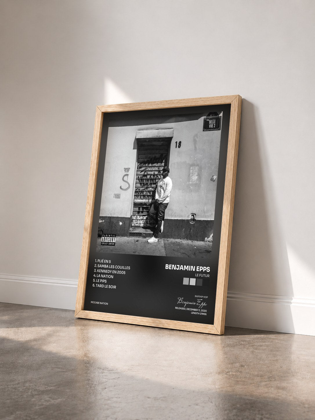 #bois Tableau de l'album Le futur de Benjamin Epps vu de trois quarts, cadre en bois brut