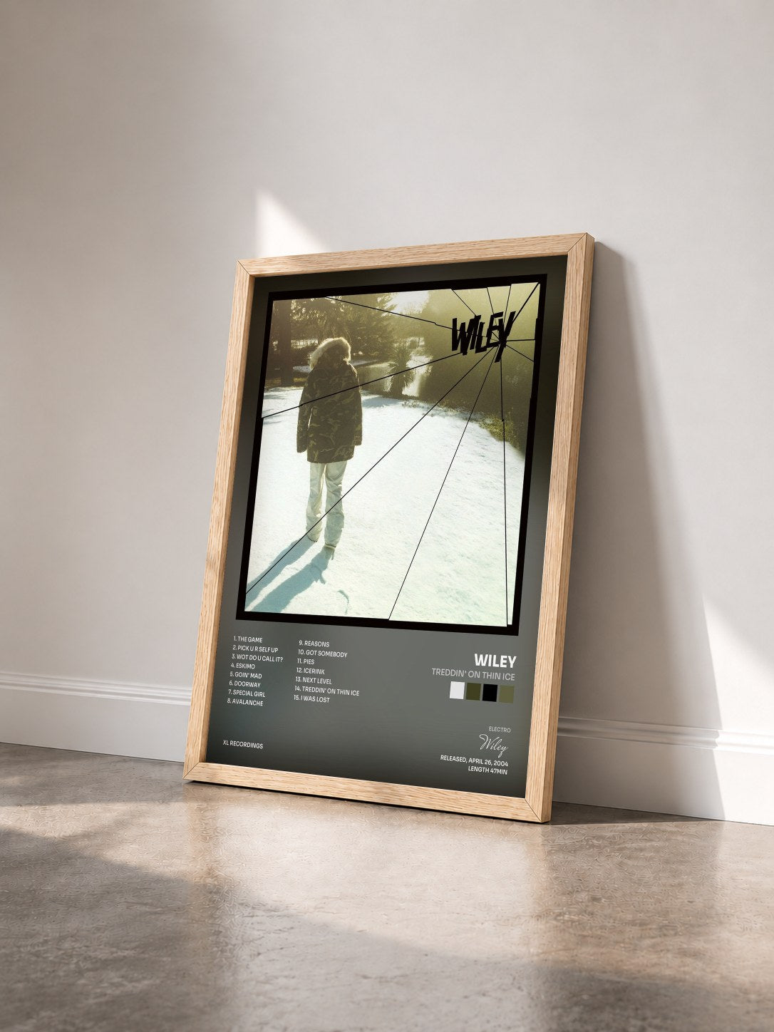 #bois Tableau de l'album Treddin' On Thin Ice de Wiley vu de trois quarts, cadre en bois brut