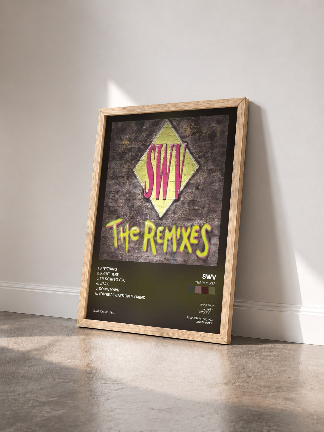 #bois Tableau de l'album The Remixes de SWV vu de trois quarts, cadre en bois brut
