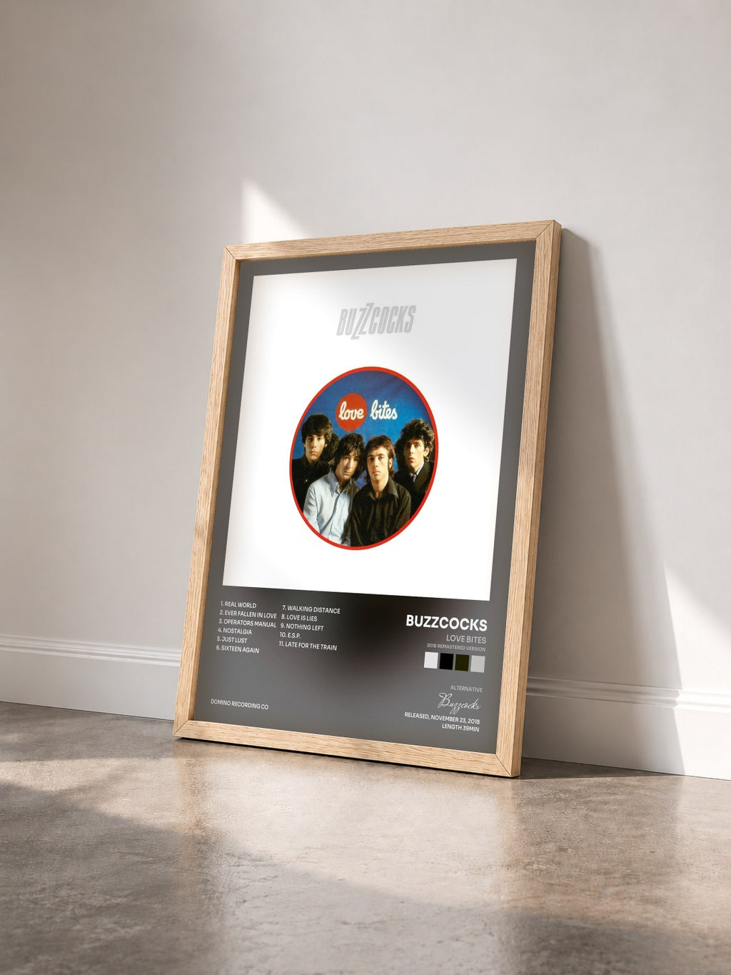 #bois Tableau de l'album Love Bites (2018 Remastered Version) de Buzzcocks vu de trois quarts, cadre en bois brut