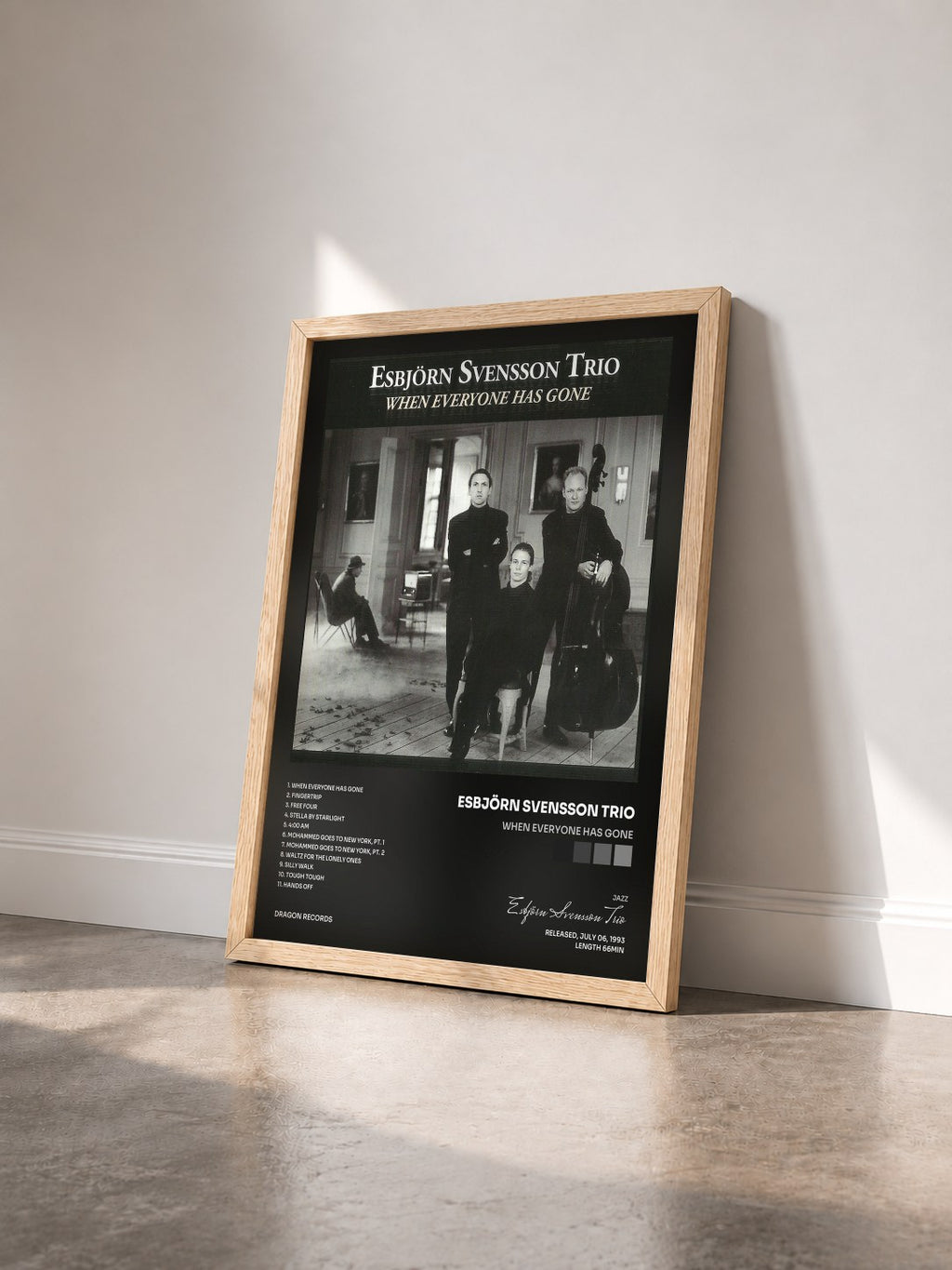 #bois Tableau de l'album When Everyone Has Gone de Esbjörn Svensson Trio vu de trois quarts, cadre en bois brut
