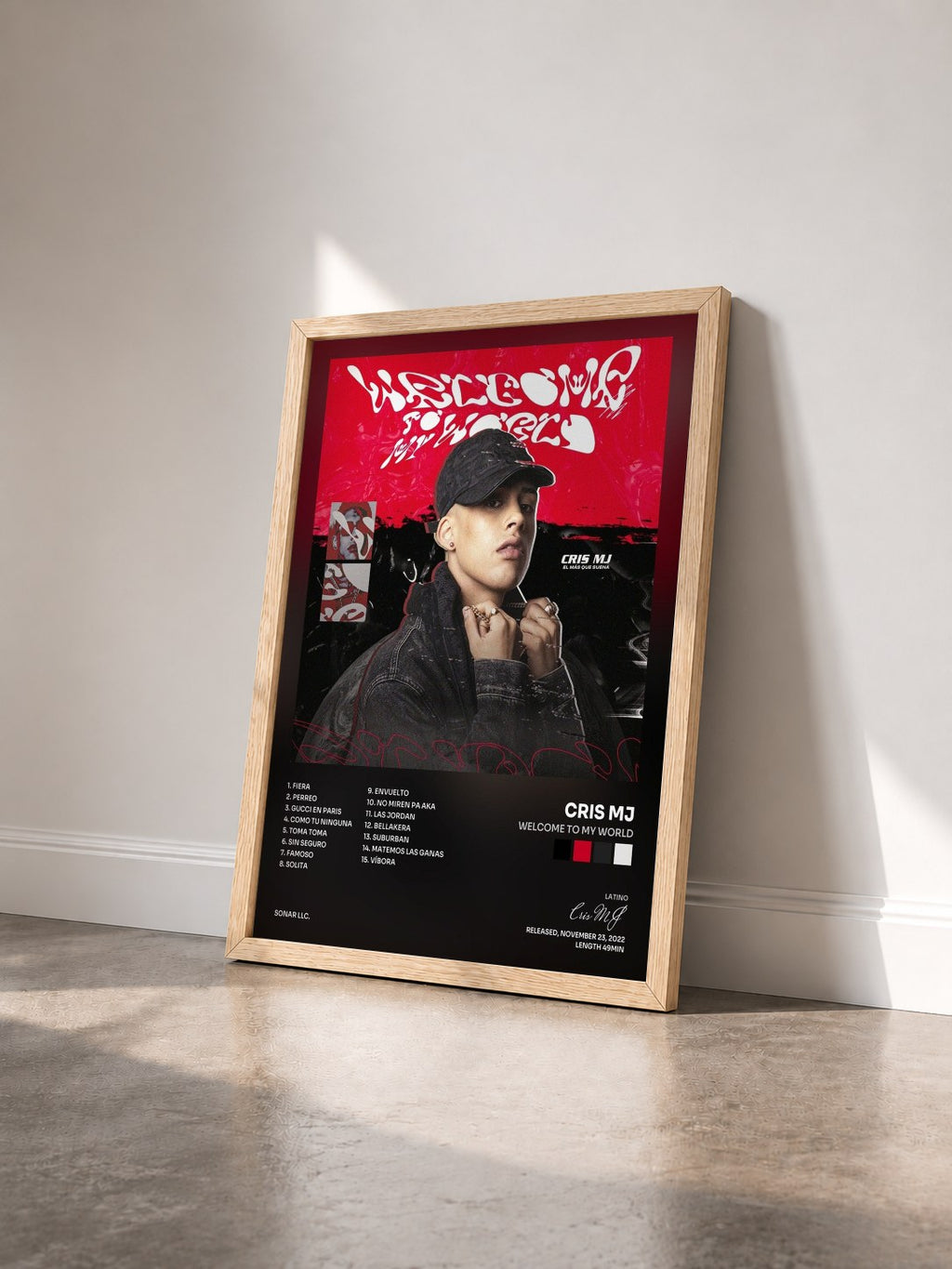 #bois Tableau de l'album Welcome To My World de Cris MJ vu de trois quarts, cadre en bois brut