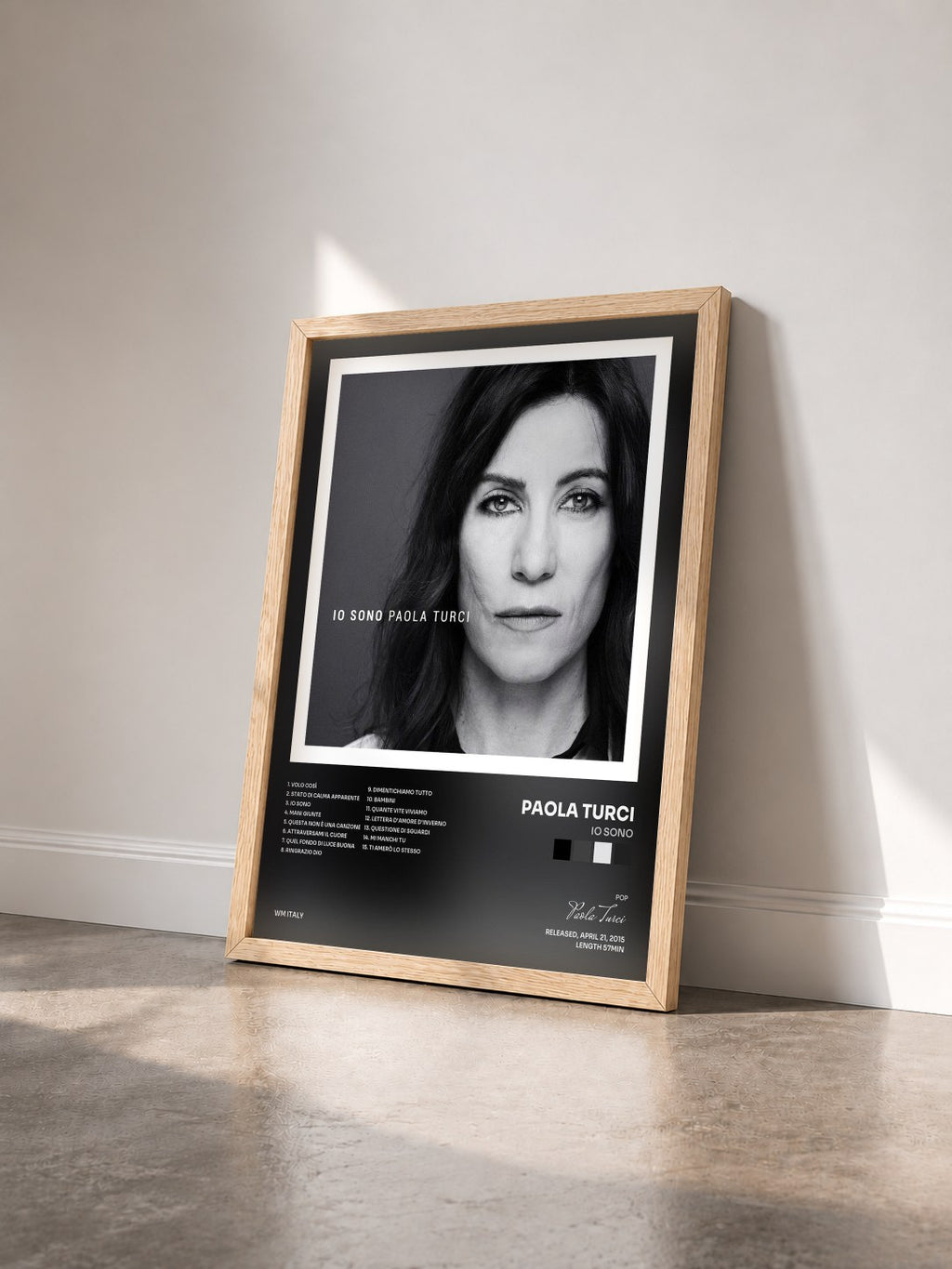 #bois Tableau de l'album Io sono de Paola Turci vu de trois quarts, cadre en bois brut