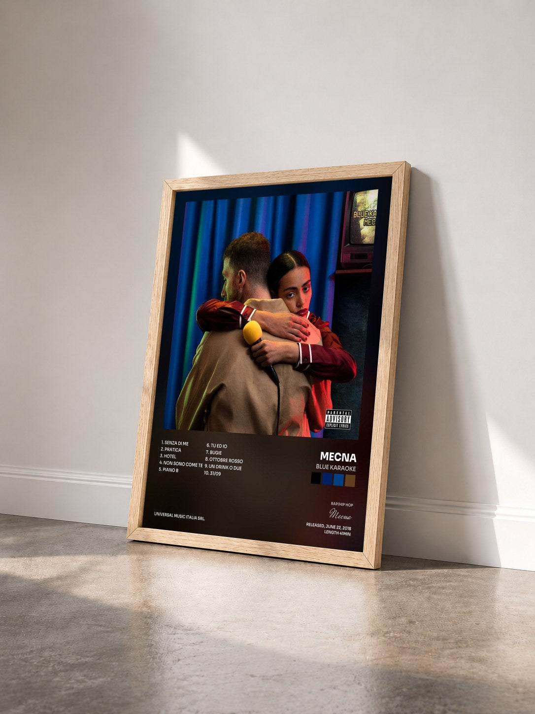#bois Tableau de l'album Blue Karaoke de Mecna vu de trois quarts, cadre en bois brut