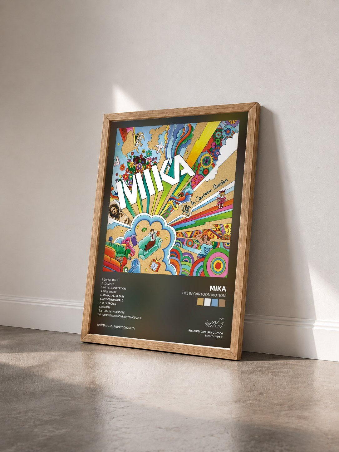 #bois Tableau de l'album Life In Cartoon Motion de MIKA vu de trois quarts, cadre en bois brut