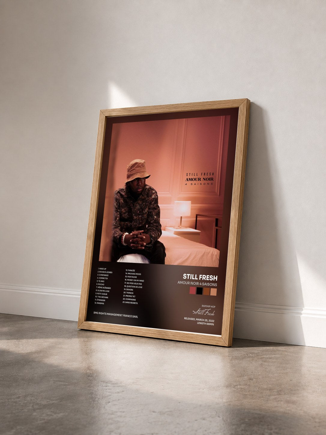 #bois Tableau de l'album AMOUR NOIR 4 SAISONS de Still Fresh vu de trois quarts, cadre en bois brut