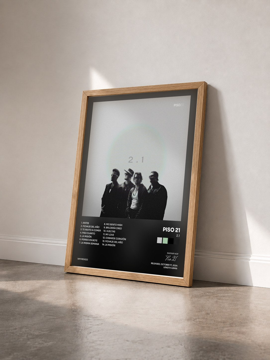 #bois Tableau de l'album 2.1 de Piso 21 vu de trois quarts, cadre en bois brut