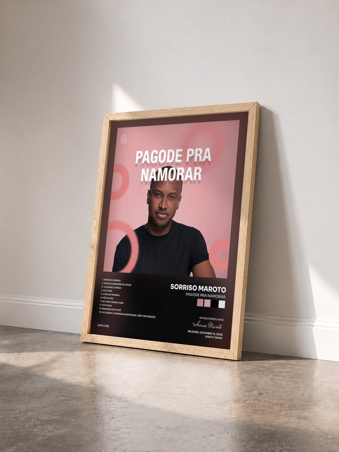 #bois Tableau de l'album Pagode Pra Namorar de Sorriso Maroto vu de trois quarts, cadre en bois brut