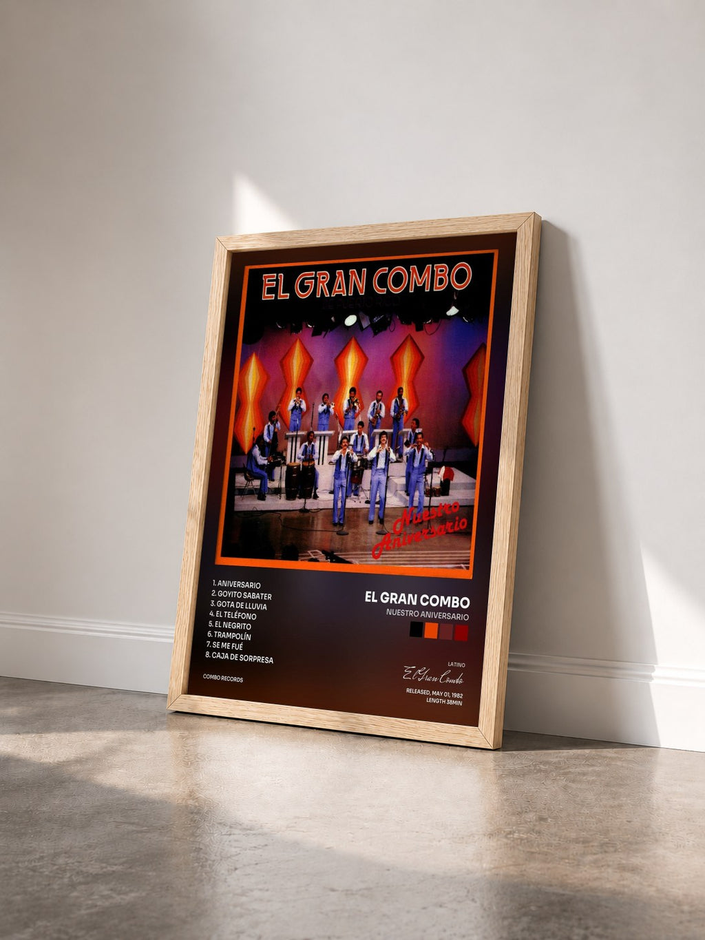 #bois Tableau de l'album Nuestro Aniversario de El Gran Combo vu de trois quarts, cadre en bois brut