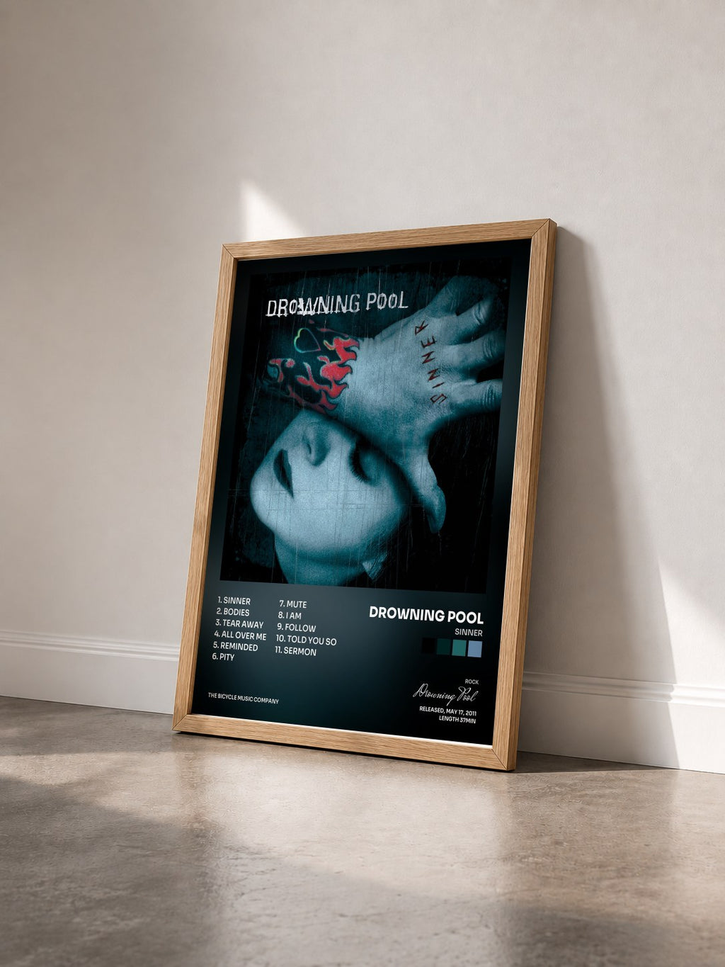 #bois Tableau de l'album Sinner de Drowning Pool vu de trois quarts, cadre en bois brut