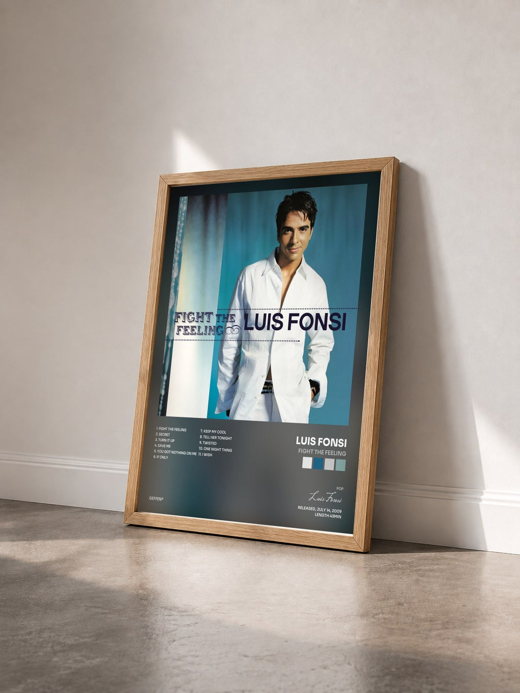 #bois Tableau de l'album Fight The Feeling de Luis Fonsi vu de trois quarts, cadre en bois brut