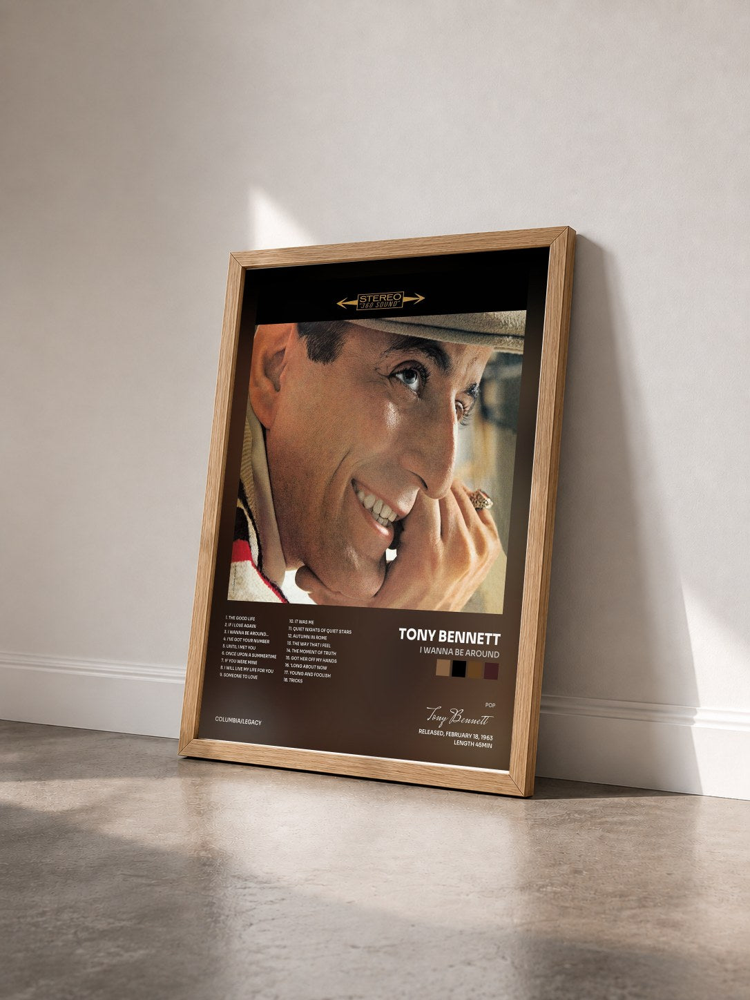 #bois Tableau de l'album I Wanna Be Around de Tony Bennett vu de trois quarts, cadre en bois brut