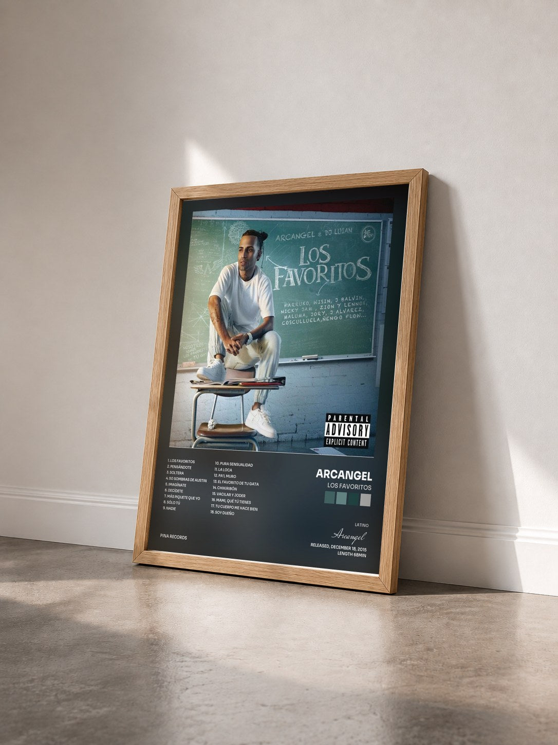 #bois Tableau de l'album Los Favoritos de Arcangel vu de trois quarts, cadre en bois brut