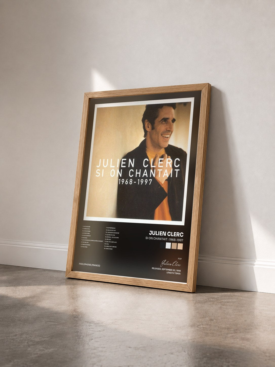 #bois Tableau de l'album Si on chantait : 1968-1997 de Julien Clerc vu de trois quarts, cadre en bois brut