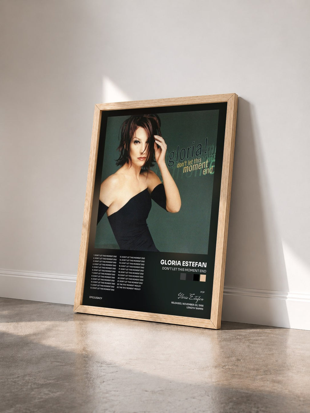 #bois Tableau de l'album Don't Let This Moment End de Gloria Estefan vu de trois quarts, cadre en bois brut