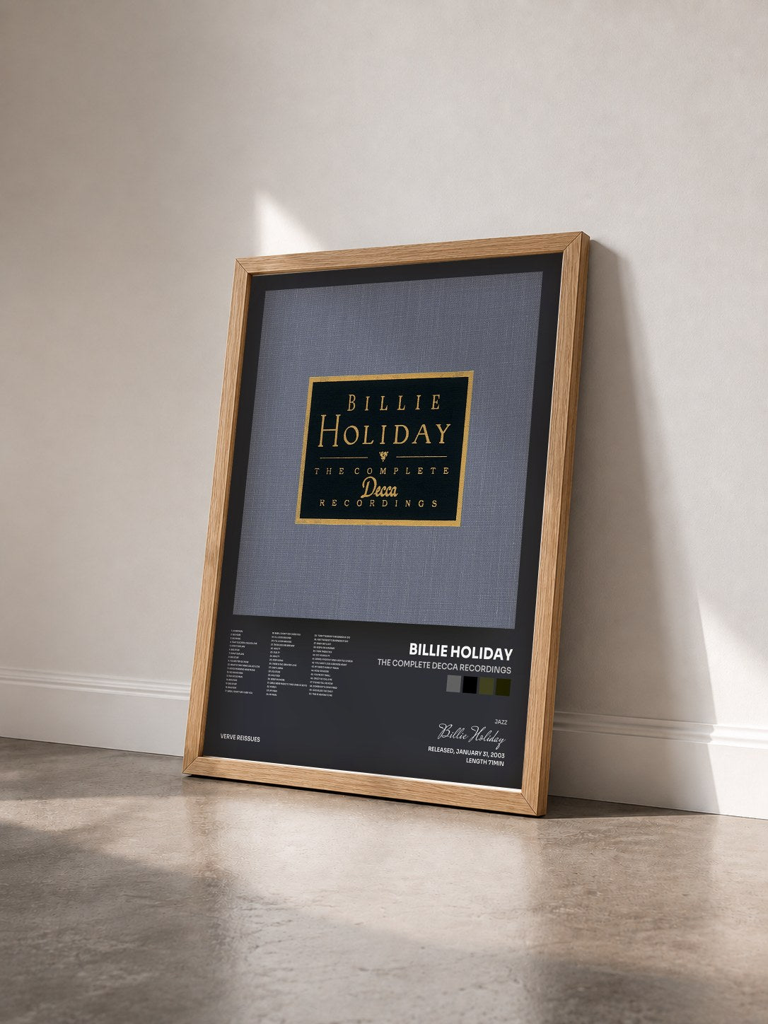 #bois Tableau de l'album The Complete Decca Recordings de Billie Holiday vu de trois quarts, cadre en bois brut