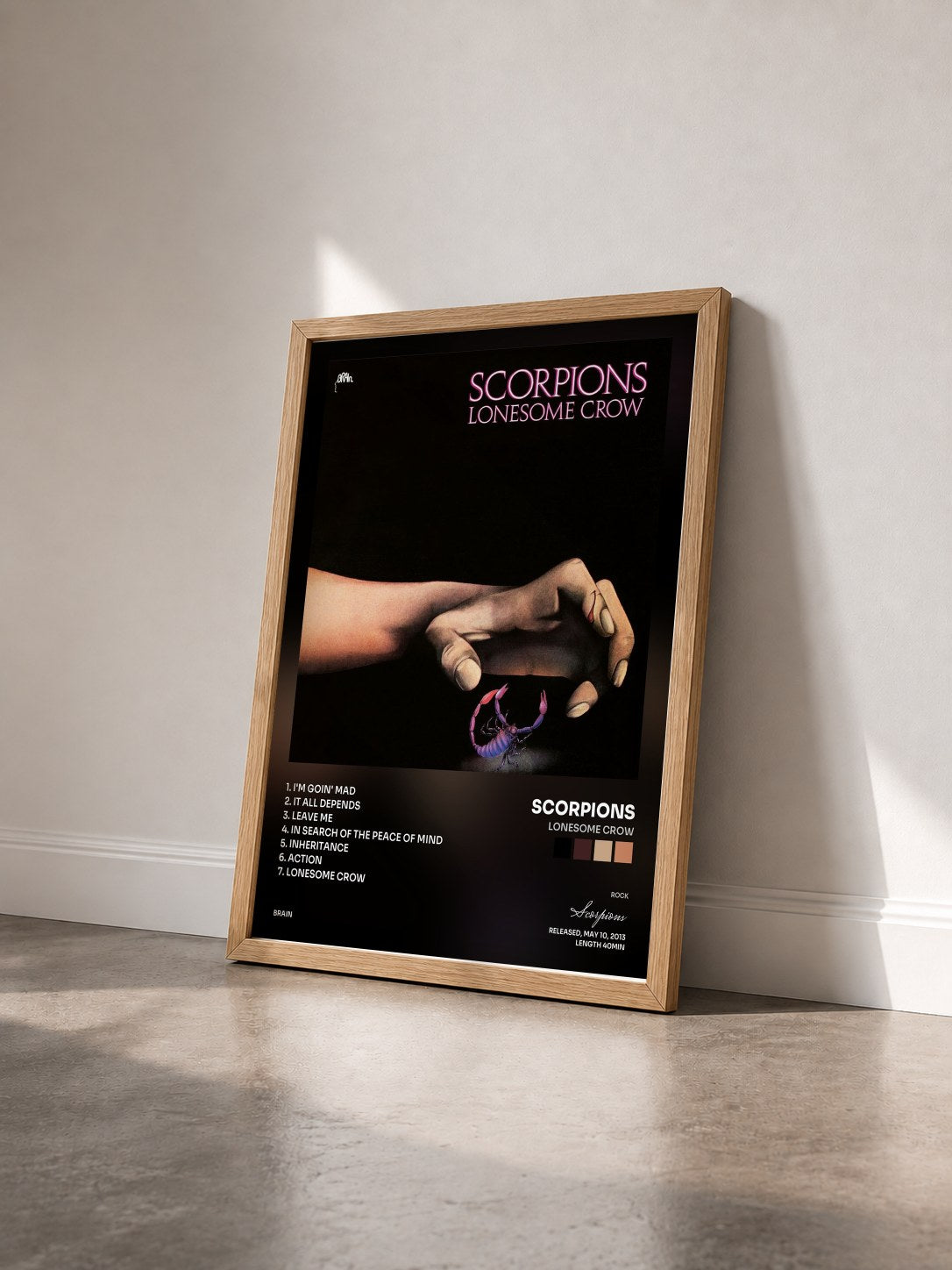 #bois Tableau de l'album Lonesome Crow de Scorpions vu de trois quarts, cadre en bois brut