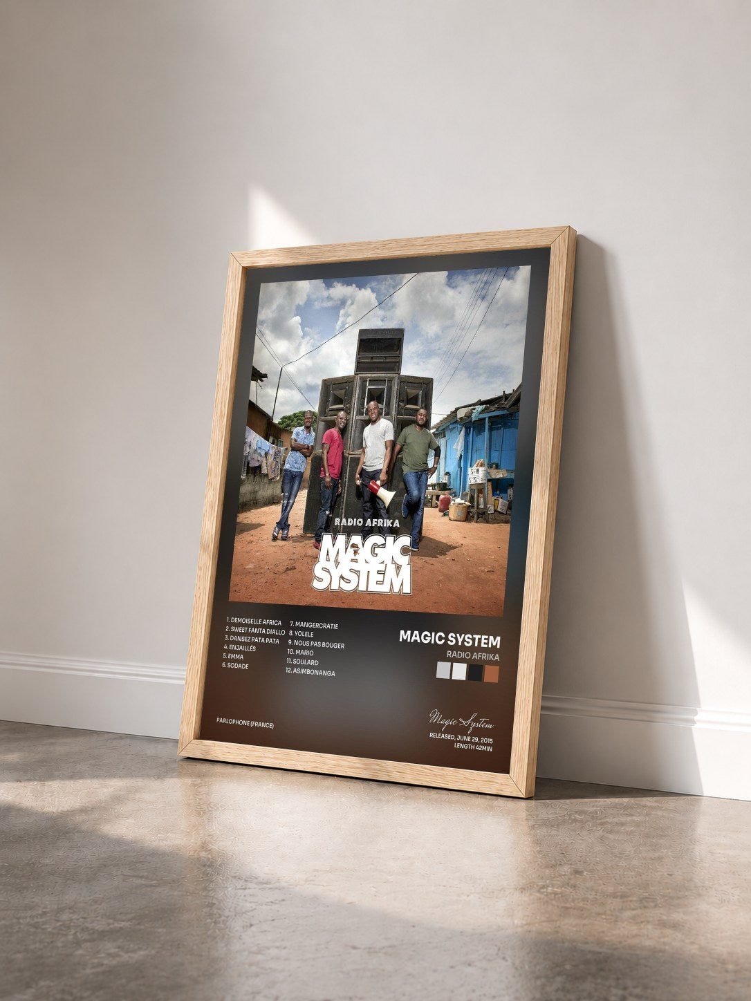 #bois Tableau de l'album Radio Afrika de Magic System vu de trois quarts, cadre en bois brut